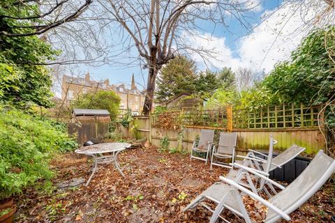 2 bedroom flat for sale, Shaftesbury Road, London N19