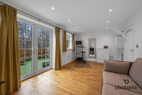 undefined, Rum Close, Wapping, E1W