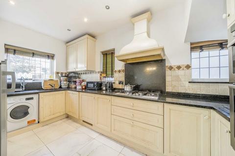 3 bedroom semi-detached house to rent, Newark Way, Hendon NW4