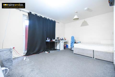2 bedroom flat for sale, Clarkson Court, Hatfield