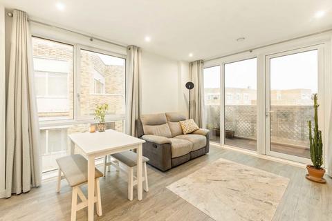 1 bedroom flat for sale, Medawar Drive, London NW7