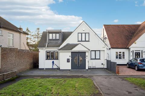 3 bedroom detached house for sale, Central Avenue, Pinner HA5