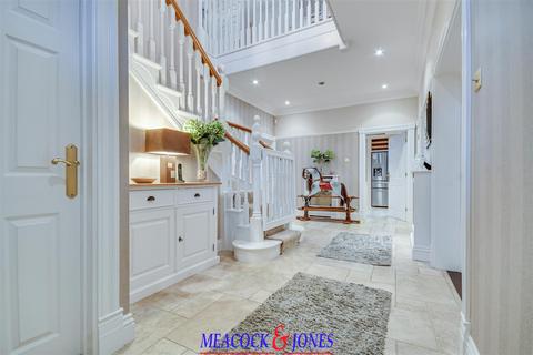 5 bedroom detached house for sale, Thorndon Approach, Herongate, Brentwood