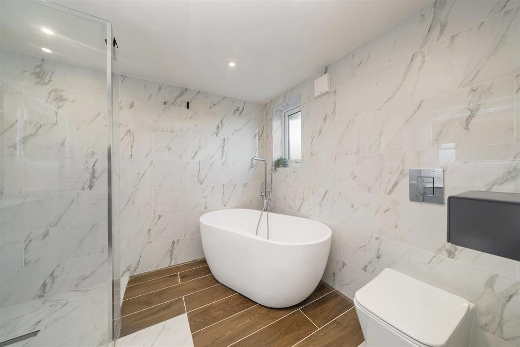 En-Suite Bathroom