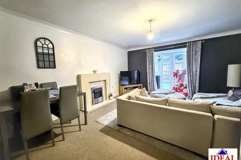3 bedroom townhouse for sale, Swan Court, Askern, Doncaster
