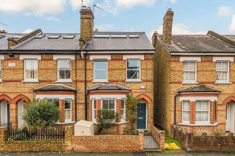 undefined, Third Cross Road, Twickenham TW2