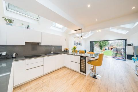 undefined, Third Cross Road, Twickenham TW2