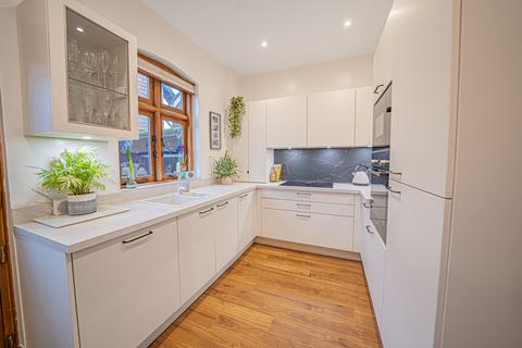 undefined, Warwick Road, Knowle, B93
