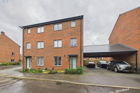 4 bedroom semi-detached house for sale, Kempster Way, Weston Turville