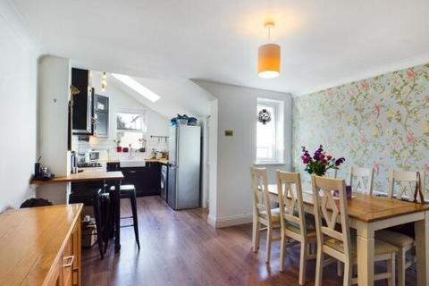 2 bedroom semi-detached house to rent, Addlestone, Surrey, KT15