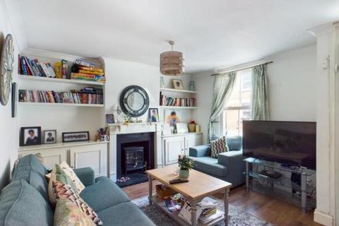 2 bedroom semi-detached house to rent, Addlestone, Surrey, KT15