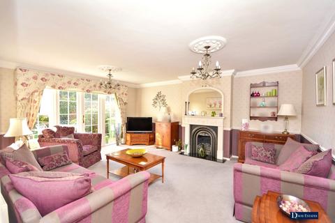 4 bedroom detached house for sale, Roseacre Close, Emerson Park, Hornchurch, RM11