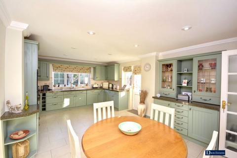 4 bedroom detached house for sale, Roseacre Close, Emerson Park, Hornchurch, RM11