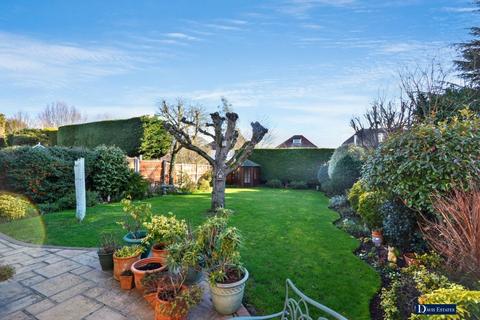 4 bedroom detached house for sale, Roseacre Close, Emerson Park, Hornchurch, RM11