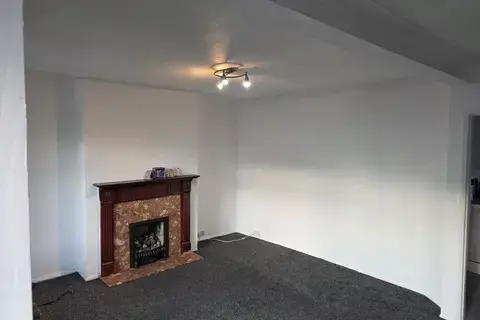 4 bedroom semi-detached house to rent, The Glade, Ilford IG5