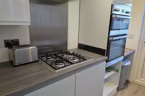 4 bedroom semi-detached house to rent, The Glade, Ilford IG5