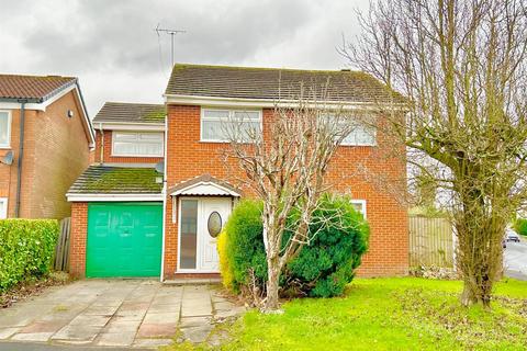 4 bedroom detached house for sale, Glen Park, Leigh