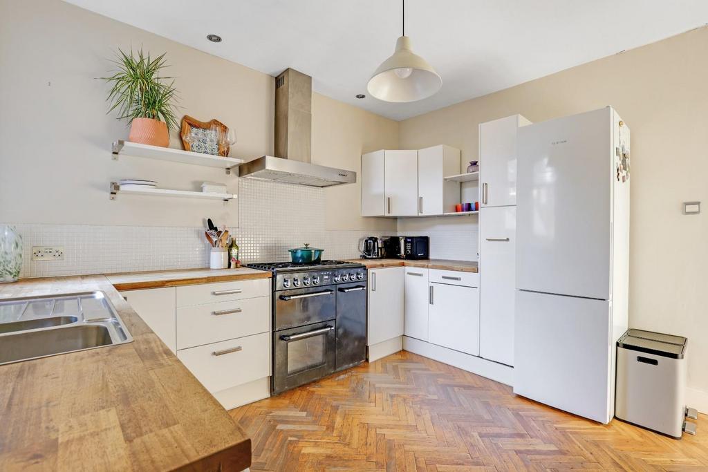 07-eddb JHProp World - 5 Sunnydene Street - 22.jpg