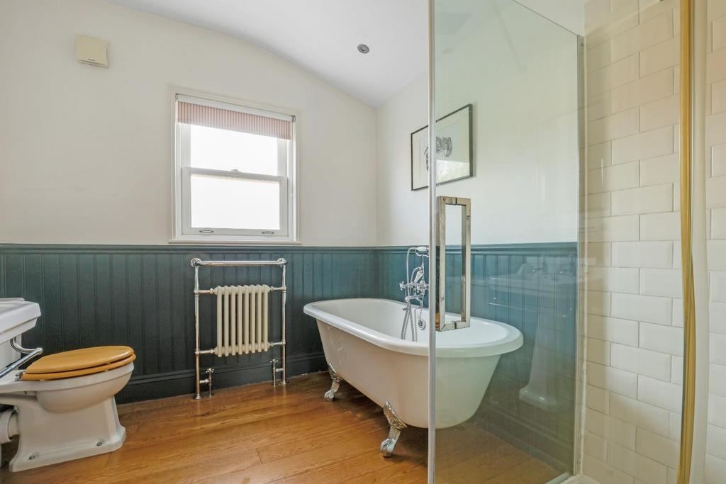 13-5810 JHProp World - 5 Sunnydene Street - 40.jpg