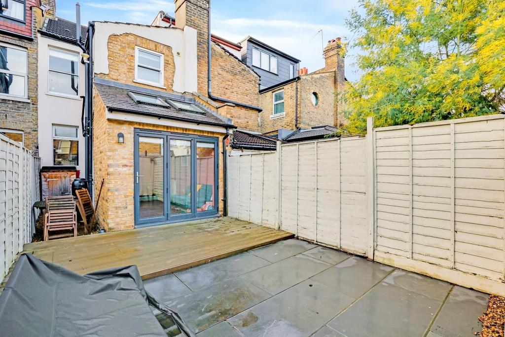 15-3b4b JHProp World - 5 Sunnydene Street - 1.jpg