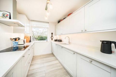 undefined, Queens Road, Kingston Upon Thames KT2