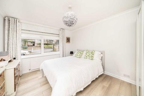 undefined, Queens Road, Kingston Upon Thames KT2