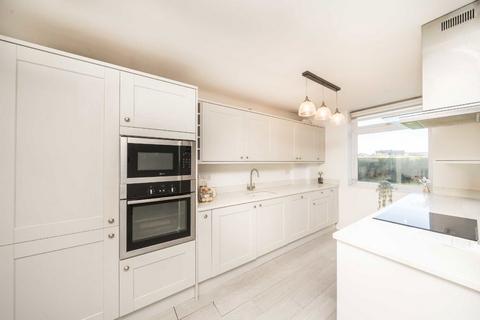 undefined, Queens Road, Kingston Upon Thames KT2