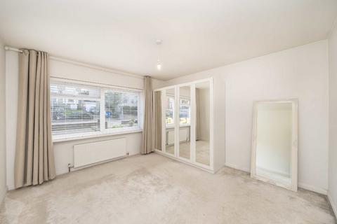 undefined, Queens Road, Kingston Upon Thames KT2