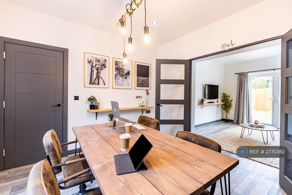 Co-Working Area: Productive And Well-Equipped