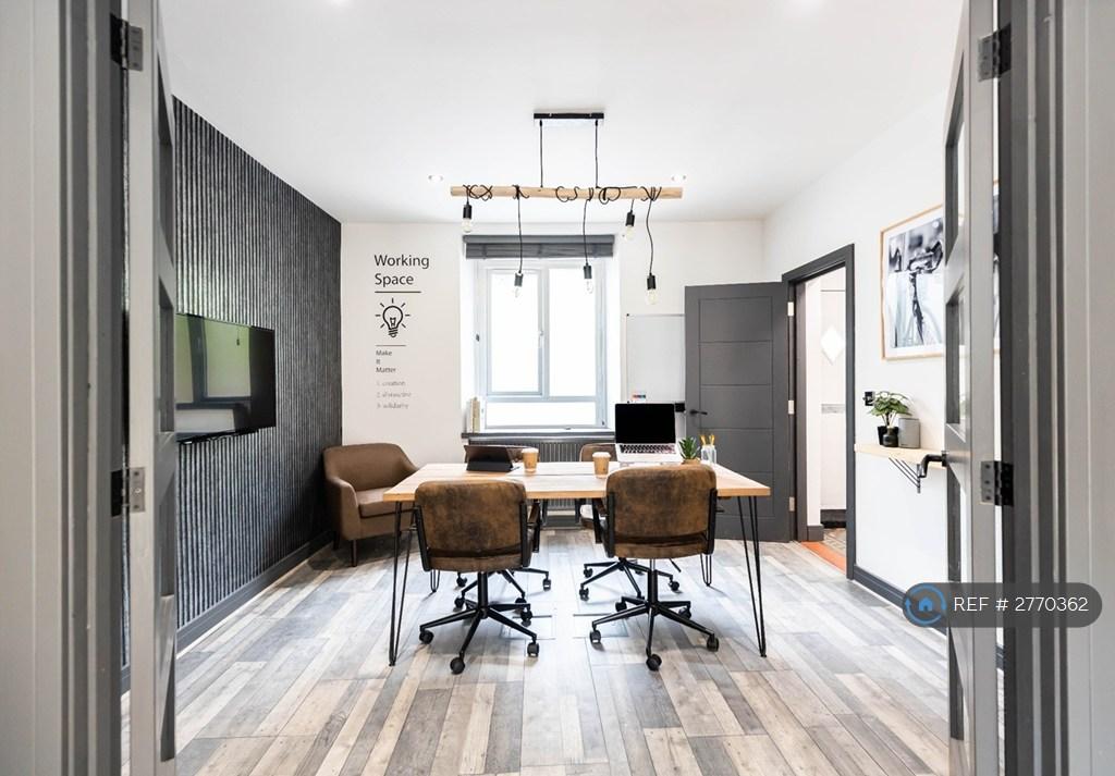 Co-Working Area: Productive And Well-Equipped