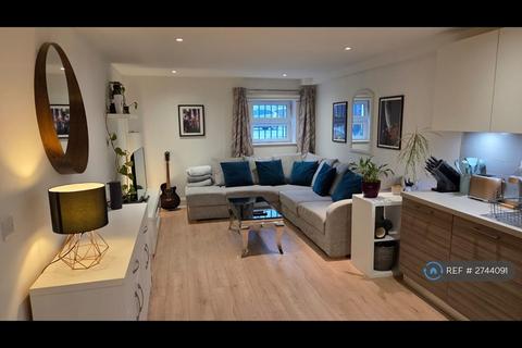 2 bedroom flat to rent, South Street, Romford, RM1