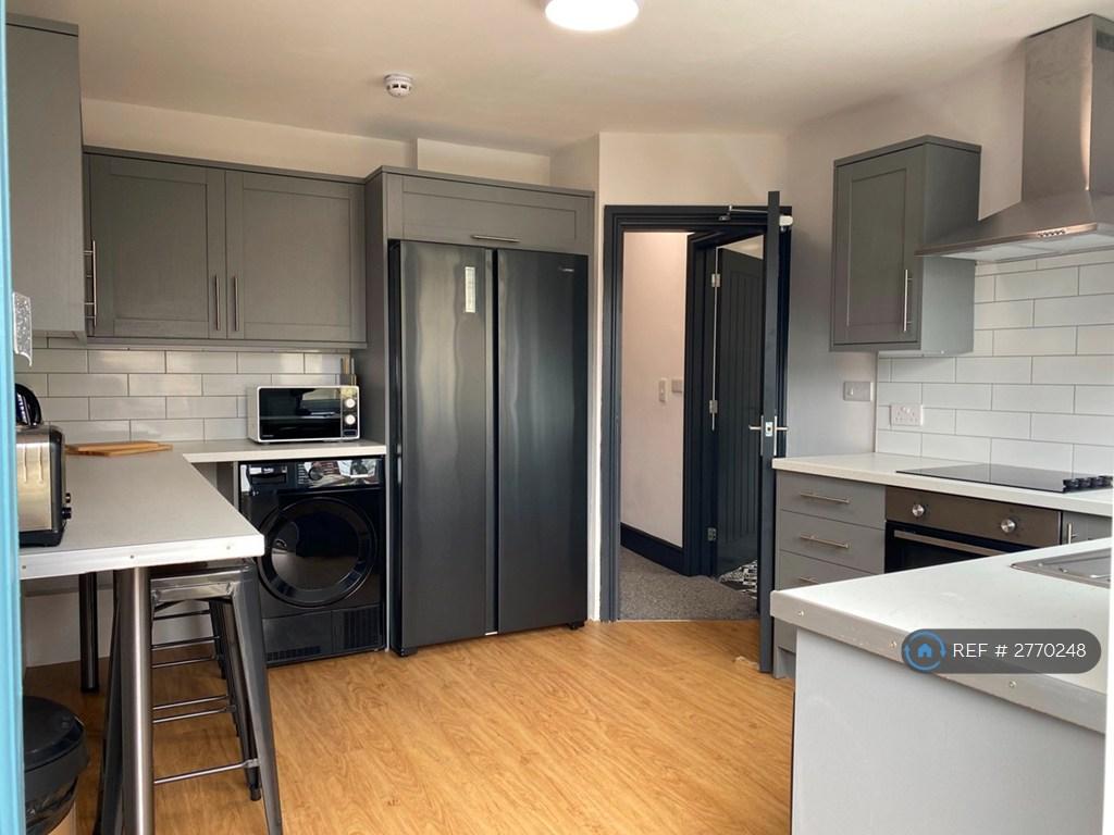 Fully Kitted Out Kitchen