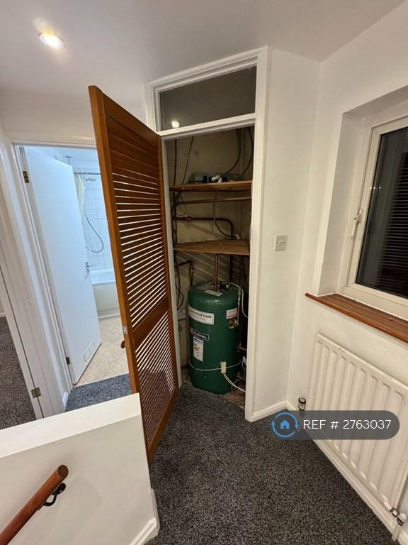 Airing Cupboard / Storage