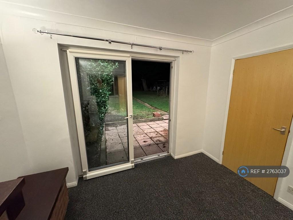 Lounge With Access To Garden
