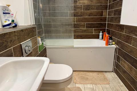 2 bedroom flat to rent, Back of the Walls, Hampshire SO14