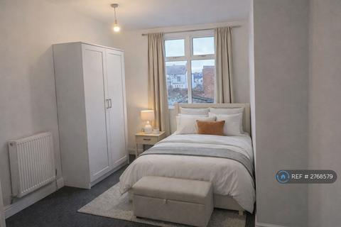 3 bedroom terraced house to rent, Derbyshire Lane, Hucknall, Nottingham, NG15