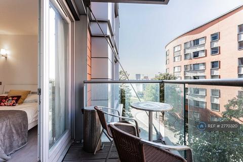 undefined, New Providence Wharf, London, E14