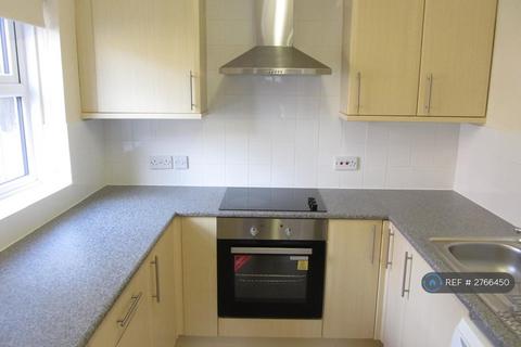 2 bedroom flat to rent, Malmers Well Road, High Wycombe, HP13