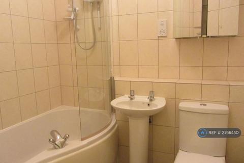 2 bedroom flat to rent, Malmers Well Road, High Wycombe, HP13
