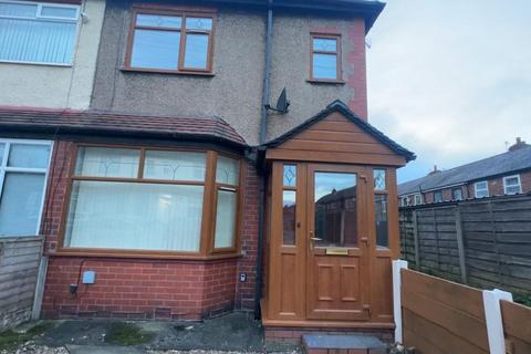 3 bedroom terraced house to rent, Brookside Avenue, Droylsden, Manchester, M43
