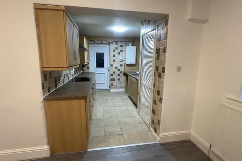 3 bedroom terraced house to rent, Brookside Avenue, Droylsden, Manchester, M43
