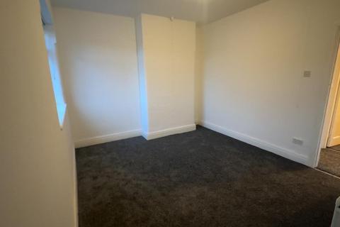 3 bedroom terraced house to rent, Brookside Avenue, Droylsden, Manchester, M43