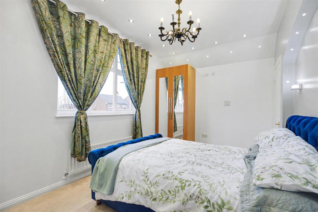 Bedroom 1 3.jpeg