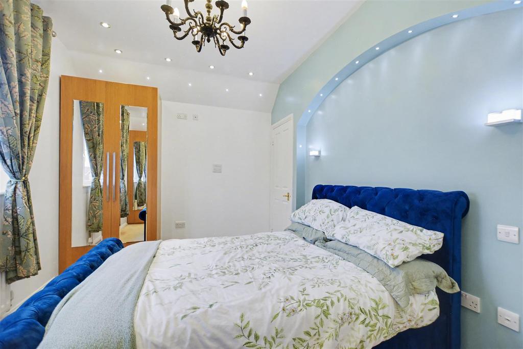Bedroom 1 2.jpeg