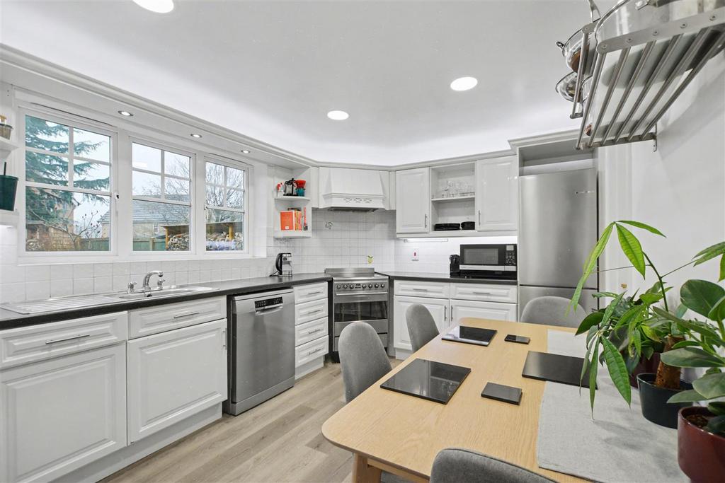 Kitchen 1.jpeg
