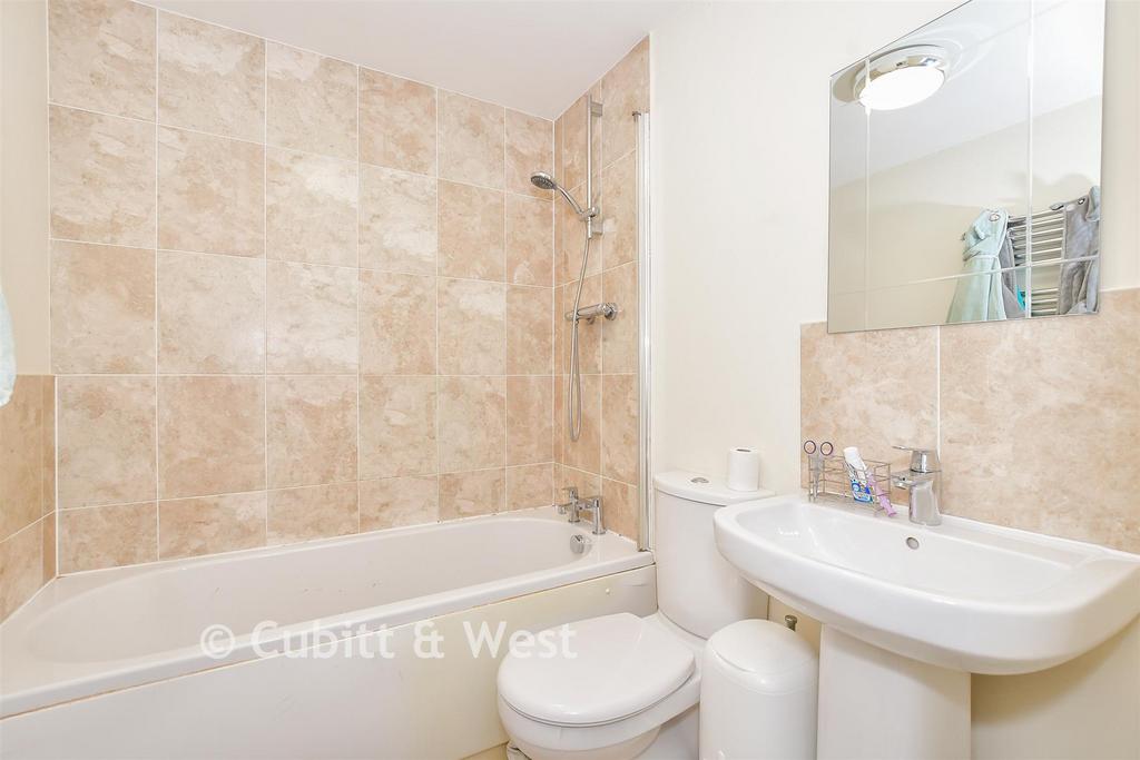 En-Suite Bathroom