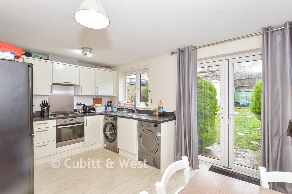Kitchen/ Dining Area