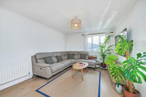 2 bedroom maisonette to rent, Ashbourne Road, Mitcham CR4