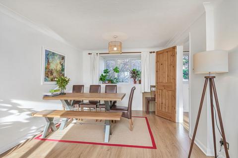 2 bedroom maisonette to rent, Ashbourne Road, Mitcham CR4