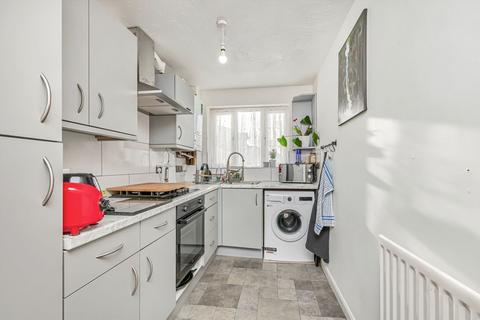 2 bedroom maisonette to rent, Ashbourne Road, Mitcham CR4